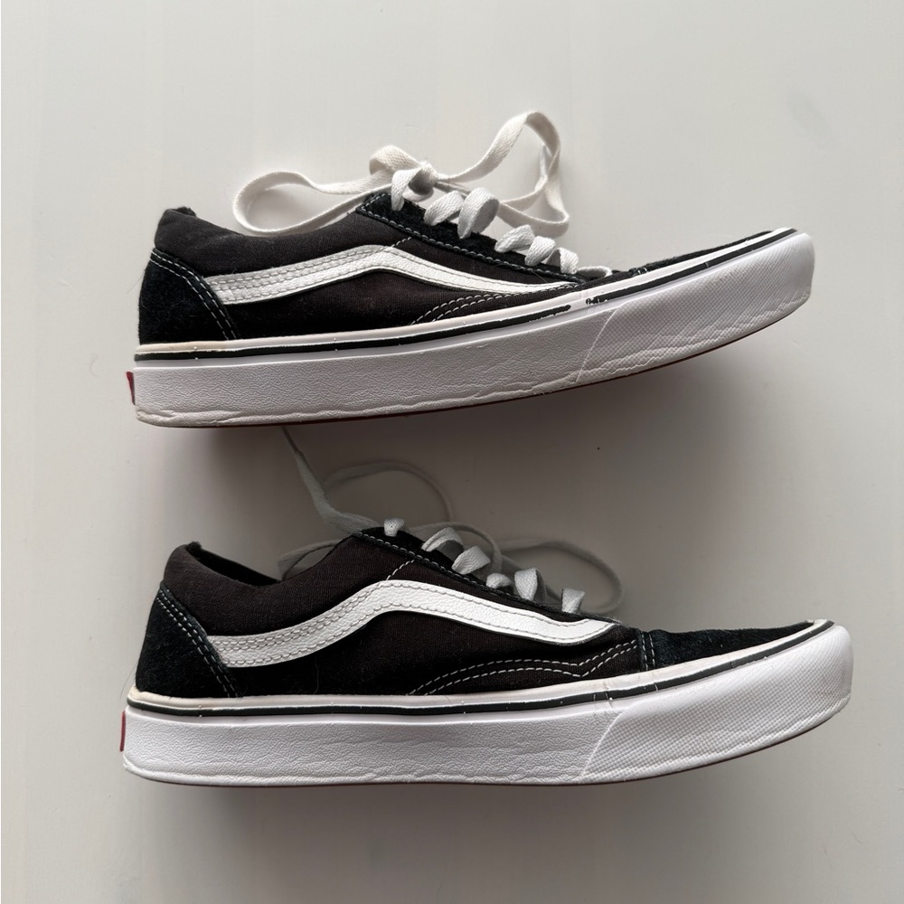 Vans Old Skool Comfycush Black / White Sneakers | W size 7.5 M size 6